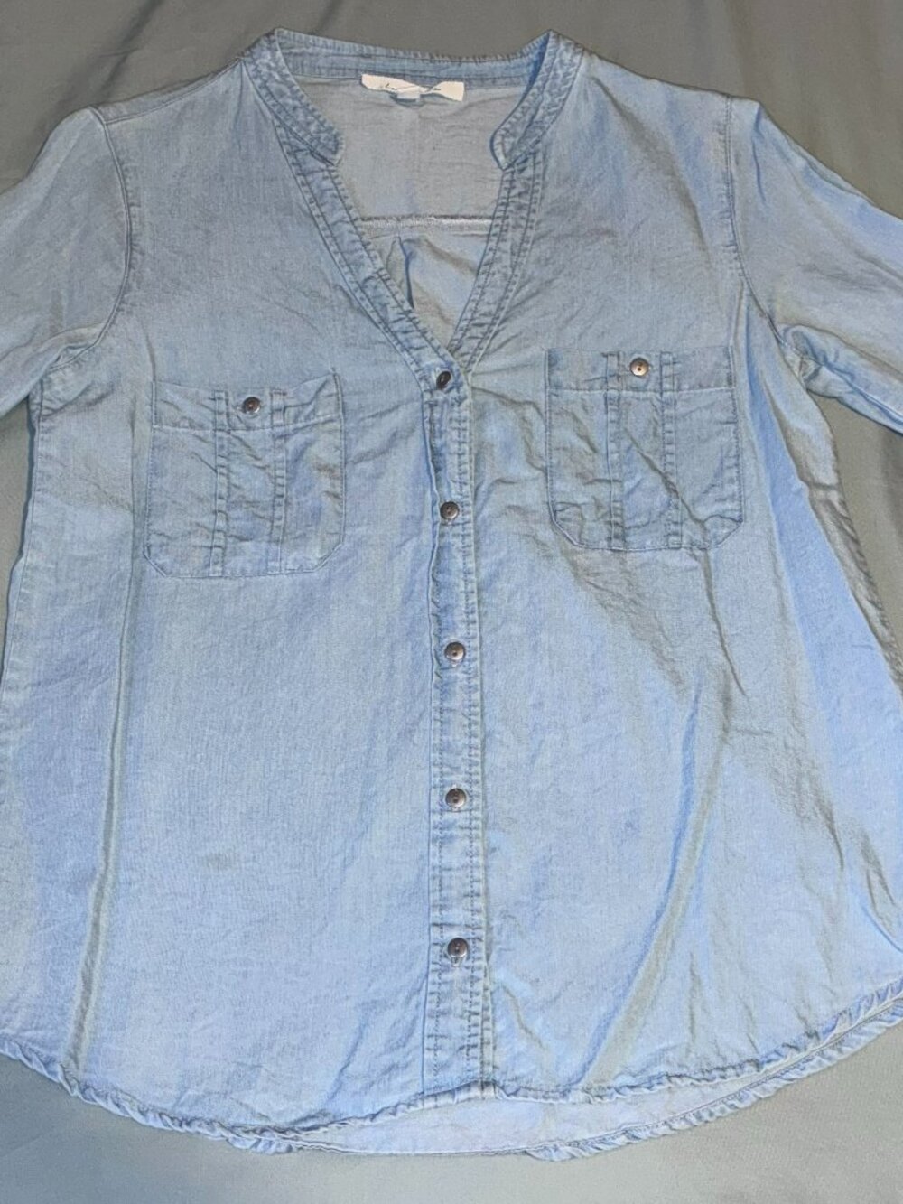 Love Tree Light Wash Cambray Button Down women's size Small